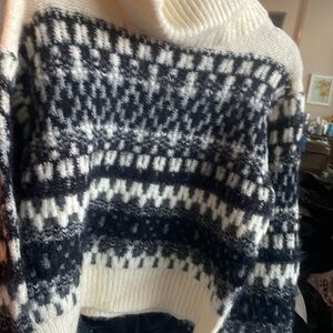 NWTS! Universal thread turtle neck sweater small